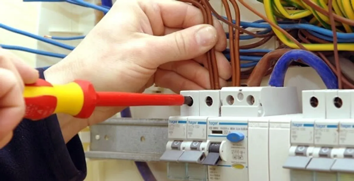 electrician services performing professional electrical panel wiring and connections in San Francisco, CA