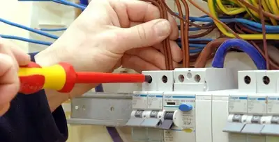 electrician services performing professional electrical panel wiring and connections in San Francisco, CA